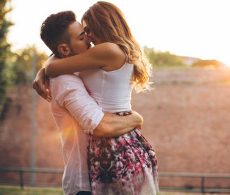 Tinder est la plus grande plateforme de rencontres pour la communauté LGBTQ.